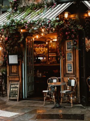 Devanture d'un bar en France